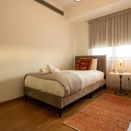 Appartement Floor Gem: 3br, Huge Veranda