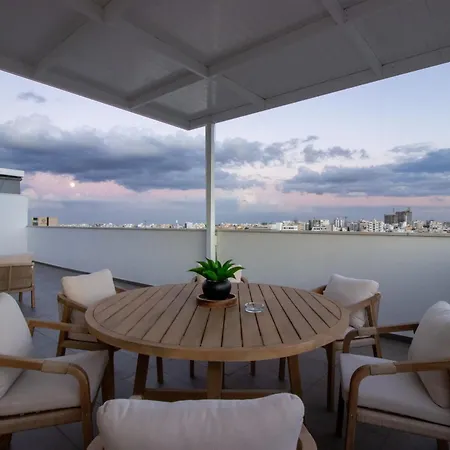 Floor Gem: 3br, Huge Veranda Appartement *