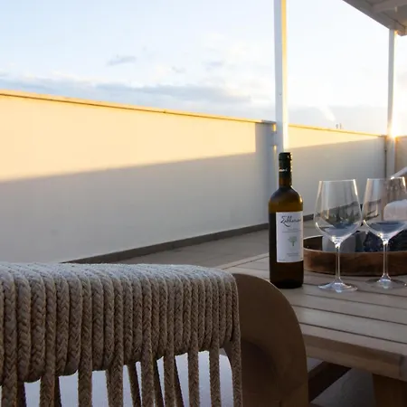 Floor Gem: 3br, Huge Veranda Appartement Nicosia