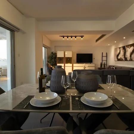 Floor Gem: 3br, Huge Veranda Апартаменты *