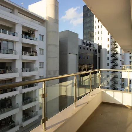 Floor Gem: 3br, Huge Veranda * Λευκωσία