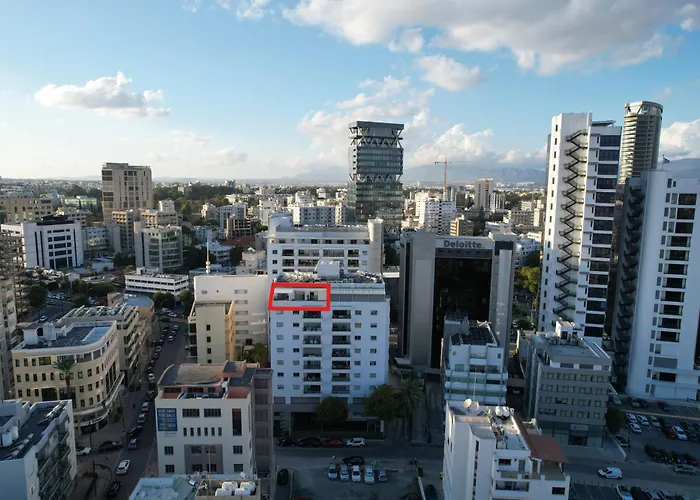 Floor Gem: 3br, Huge Veranda Nicosie