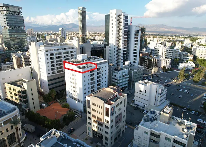 Floor Gem: 3br, Huge Veranda Appartement