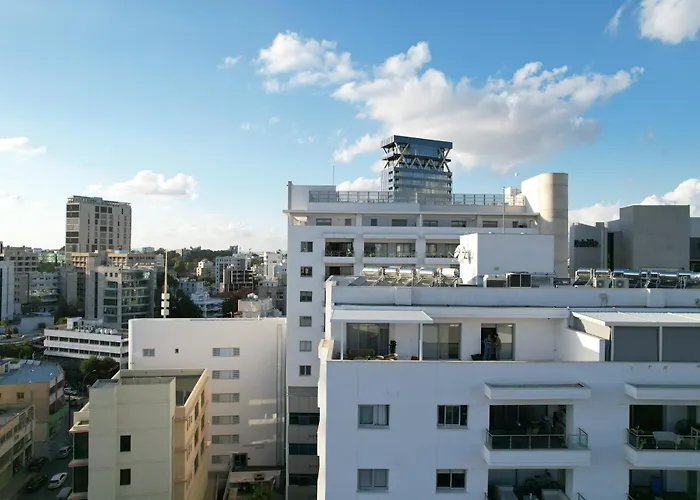 Floor Gem: 3br, Huge Veranda Appartement Nicosie