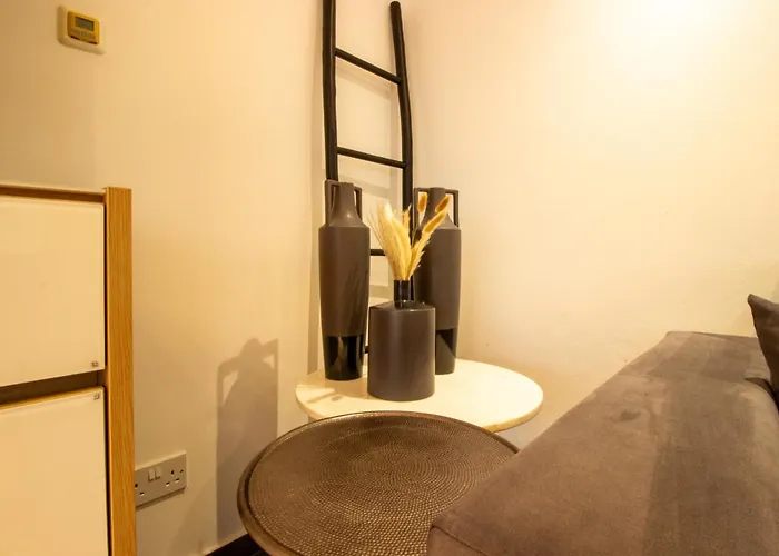 Floor Gem: 3br, Huge Veranda Appartement *