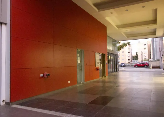 Floor Gem: 3br, Huge Veranda Appartement *