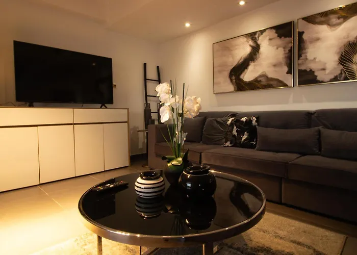 Appartement Floor Gem: 3br, Huge Veranda *