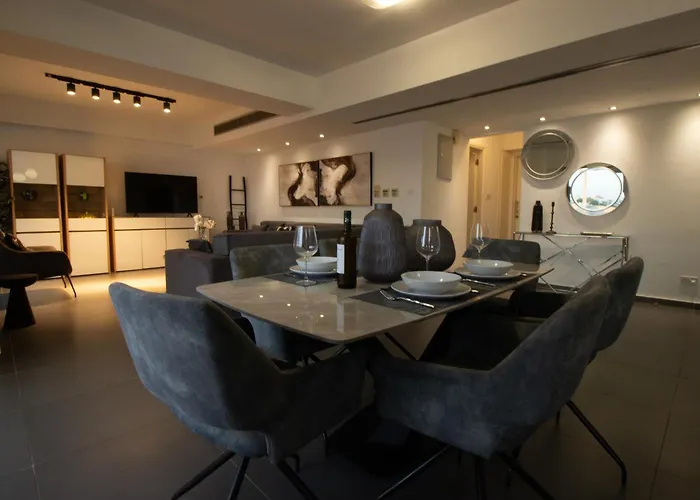 Appartement Floor Gem: 3br, Huge Veranda Nicosie