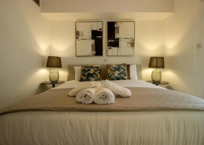 Floor Gem: 3br, Huge Veranda Appartement