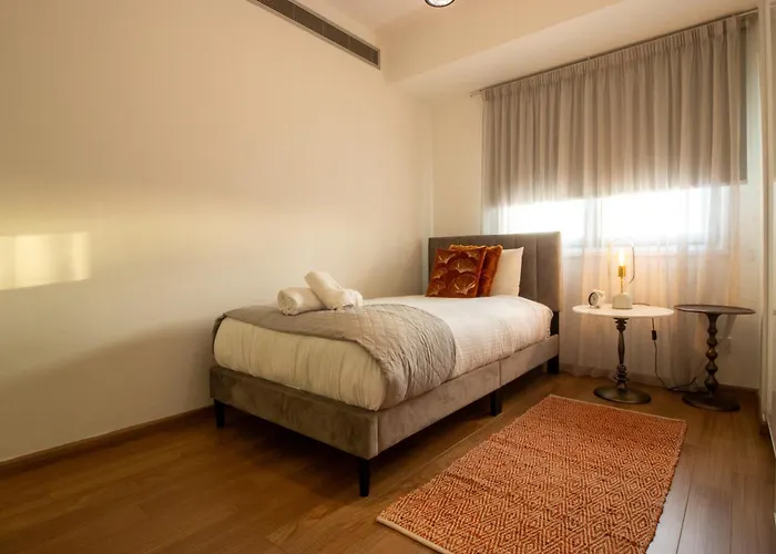 Appartement Floor Gem: 3br, Huge Veranda