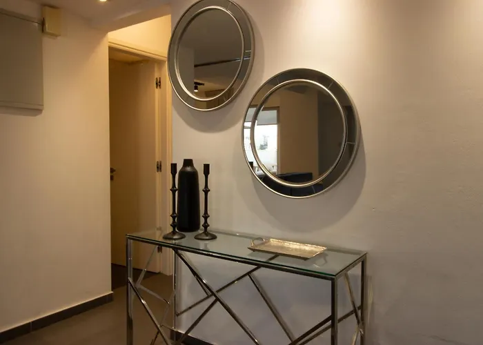 Appartement Floor Gem: 3br, Huge Veranda