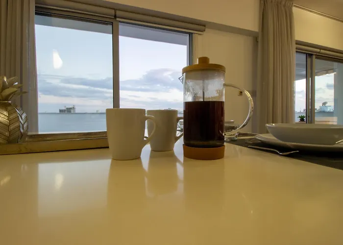 Floor Gem: 3br, Huge Veranda Appartement *