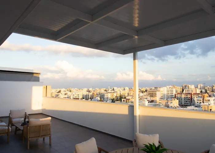 Floor Gem: 3br, Huge Veranda Nicosie