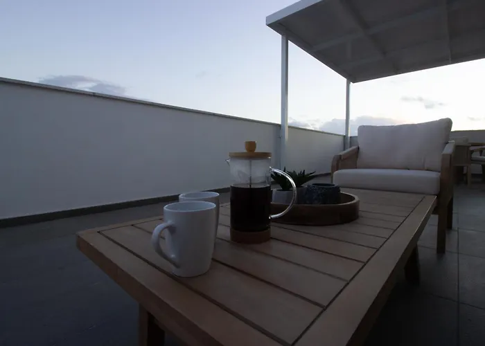 Floor Gem: 3br, Huge Veranda Appartement Nicosie