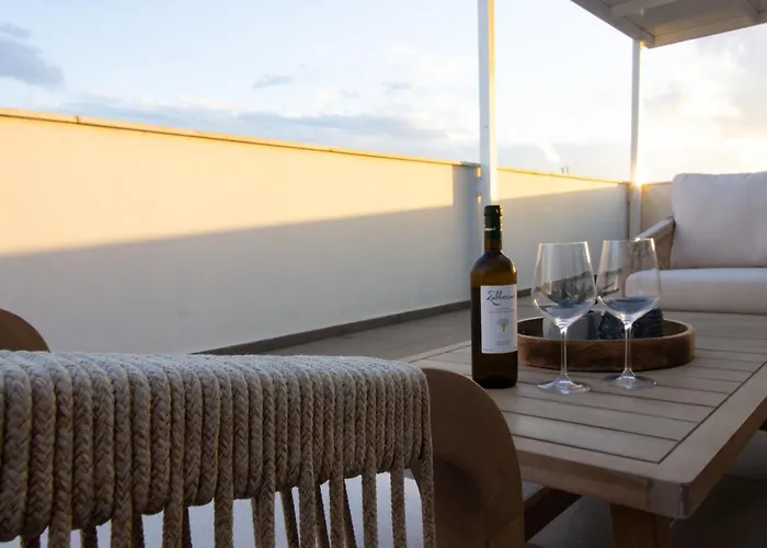 Floor Gem: 3br, Huge Veranda Appartement Nicosie