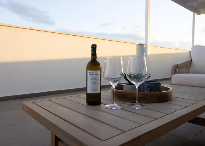 Floor Gem: 3br, Huge Veranda * Nicosie