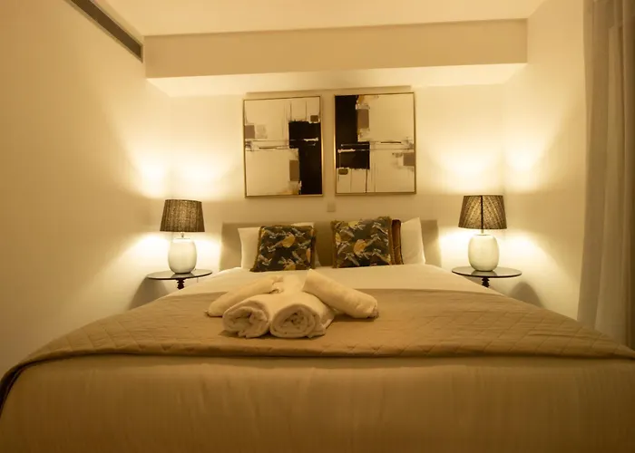 Floor Gem: 3br, Huge Veranda Appartement