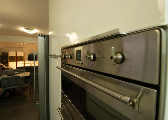 Floor Gem: 3br, Huge Veranda Nicosie