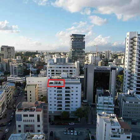 Floor Gem: 3br, Huge Veranda 尼科西亚