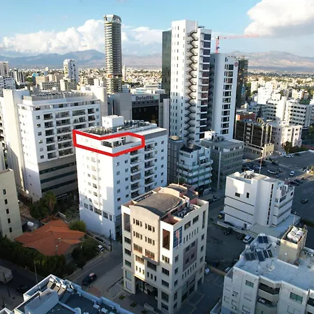 Floor Gem: 3br, Huge Veranda 公寓