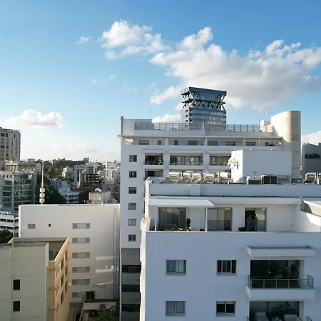 Floor Gem: 3br, Huge Veranda 公寓 尼科西亚