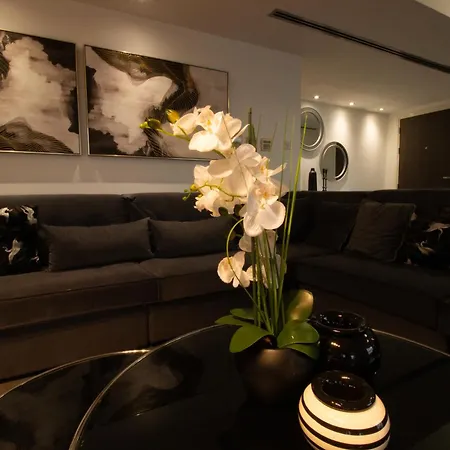 Floor Gem: 3br, Huge Veranda 公寓