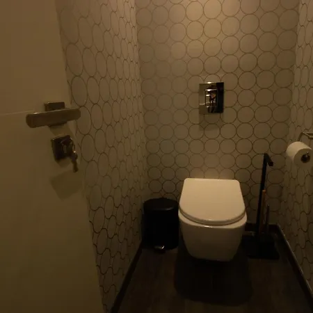 Floor Gem: 3br, Huge Veranda 公寓 *