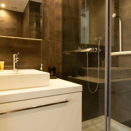 Floor Gem: 3br, Huge Veranda 尼科西亚