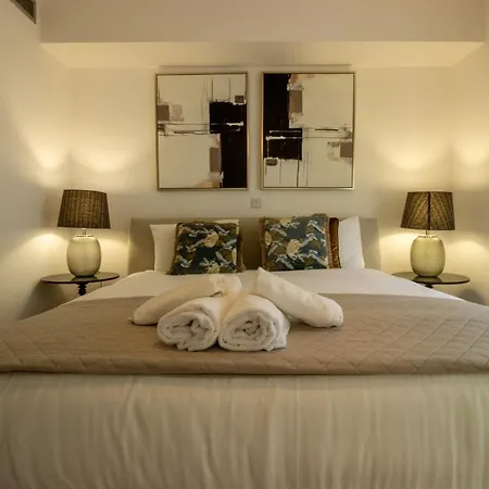 Floor Gem: 3br, Huge Veranda 公寓