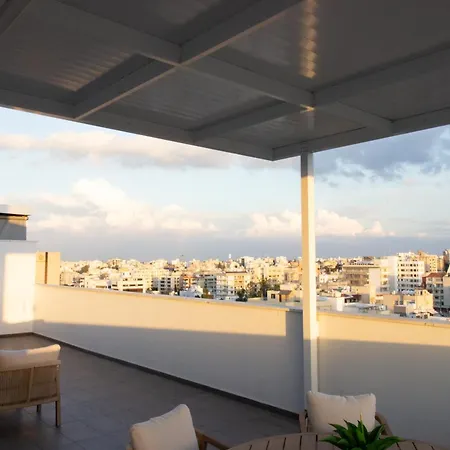 Floor Gem: 3br, Huge Veranda 尼科西亚