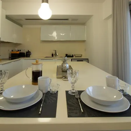 Floor Gem: 3br, Huge Veranda 公寓 *