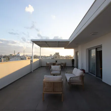 Floor Gem: 3br, Huge Veranda 公寓