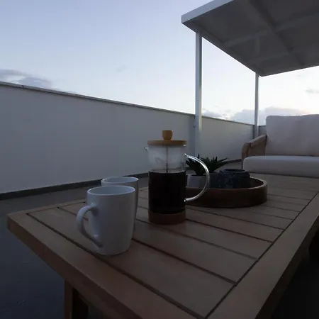 Floor Gem: 3br, Huge Veranda 公寓 尼科西亚