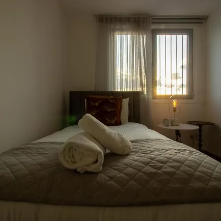 Floor Gem: 3br, Huge Veranda 公寓 *