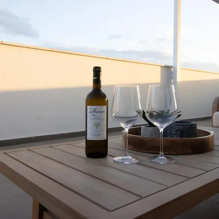 Floor Gem: 3br, Huge Veranda * 尼科西亚