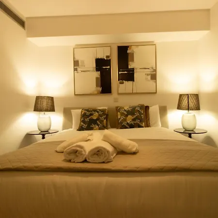 Floor Gem: 3br, Huge Veranda 公寓