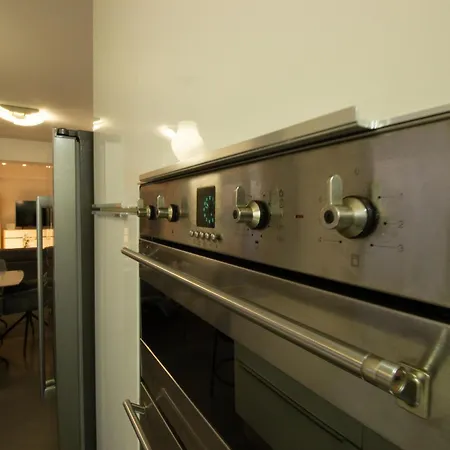 Floor Gem: 3br, Huge Veranda 尼科西亚